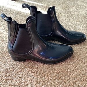 Black chelsea boots